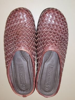 Predictions Women's Woven Leather Slip-On Clogs in Brown.  Size 8.5.